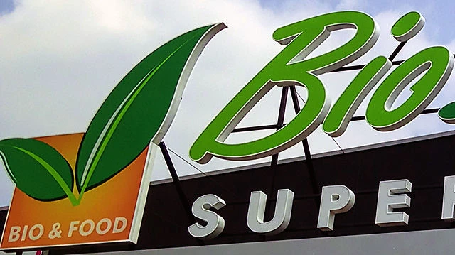 insegna di esempio che valorizza il brand