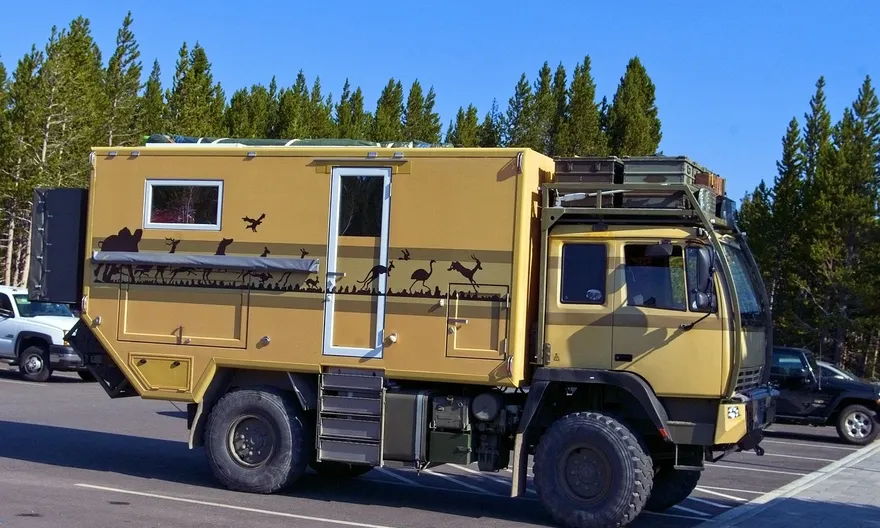 caravan finita la decorazione con la tecnica del car wrap